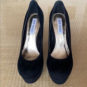 STEVE MADDEN Black Suede Platform Heels